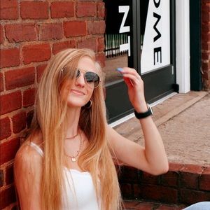 Meet your Posher, Olivia